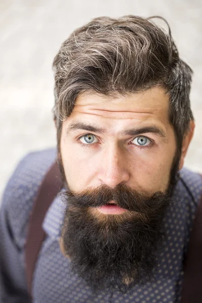 Retrato de hombre con barba —  Fotos de Stock