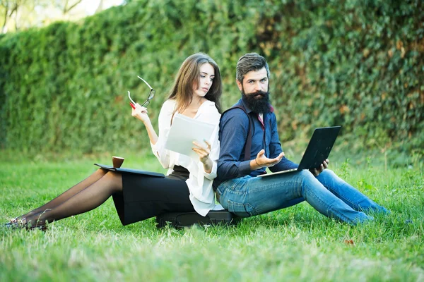 Business couple outdoor — Stock Photo, Image