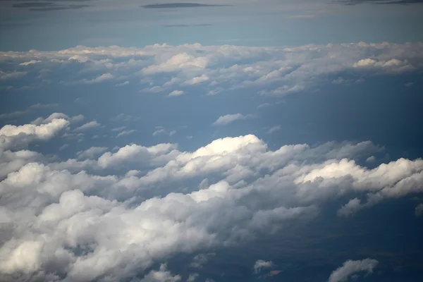 雲の上のスカイライン ビュー — ストック写真