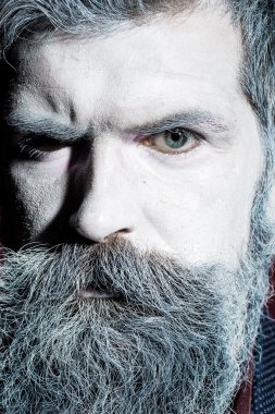 Adam boyalı Cadılar Bayramı