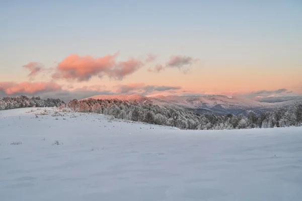 Hermoso paisaje de invierno —  Fotos de Stock