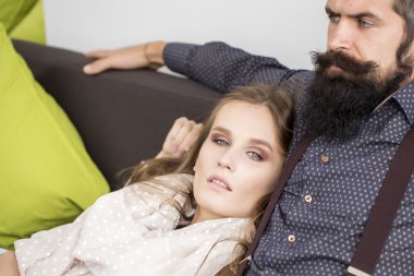 Kafedeki genç çift.