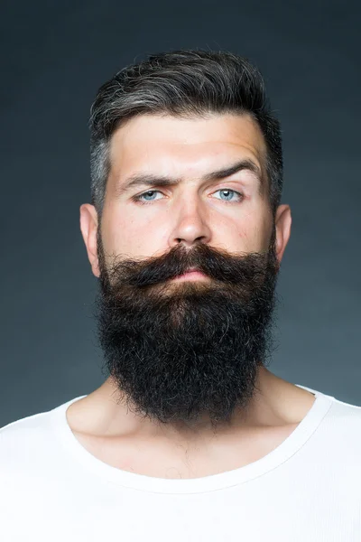 Homme avec barbe — Photo