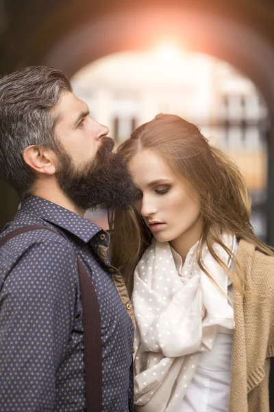 Casal macio na rua — Fotografia de Stock