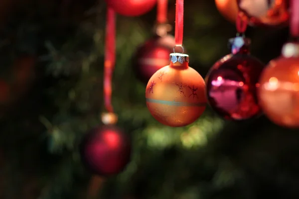 Glanzende Kerstbal — Stockfoto