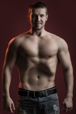 atletik genç adam