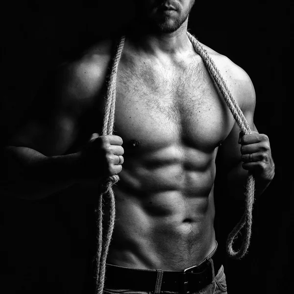 Kaslı adam halat boyu