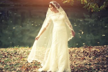 Gelin sonbaharda açık