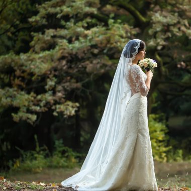 Ormandaki genç gelin