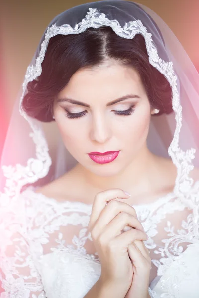 Beautiful sensual bride — Stock Photo, Image