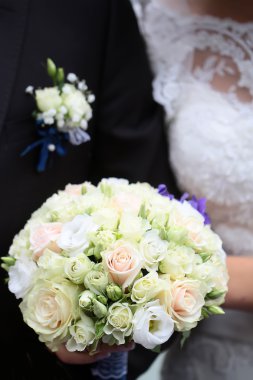 Çiçekler ile düğün çift