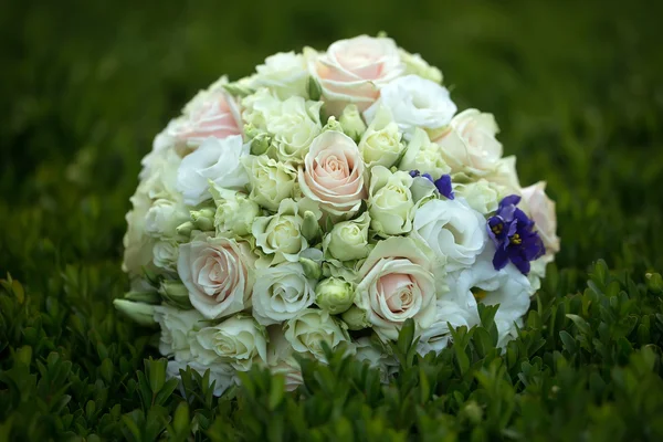 Bouquet da sposa all'aperto — Foto Stock