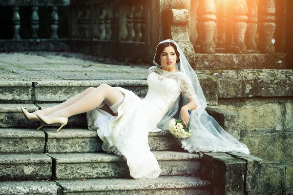 Bride sitting on stairs — Stock Photo, Image