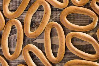 Mass of hard oval cracknels