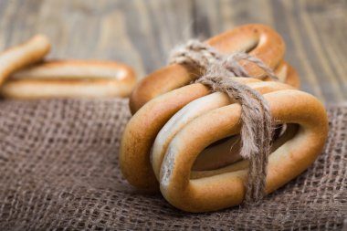 Dize ile zor cracknels bağlama