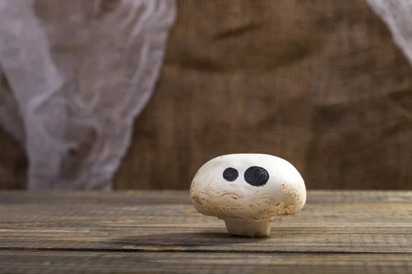 Cogumelo de Halloween com rosto fantasma — Fotografia de Stock