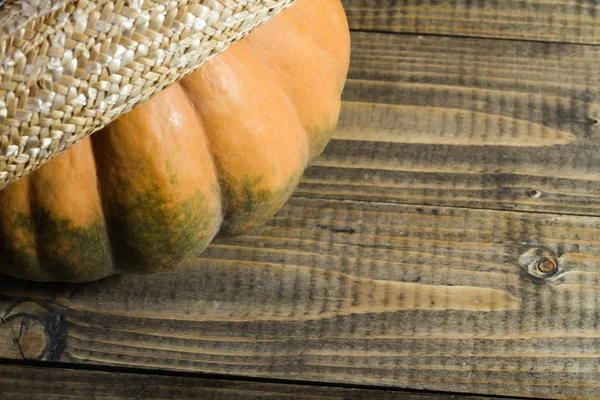 Pumpkin in straw hat — Stock Photo, Image