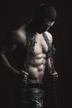 Kaslı adam halat boyu