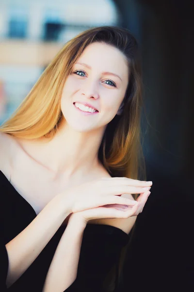 Portrait of smiling girl — Stock Photo, Image