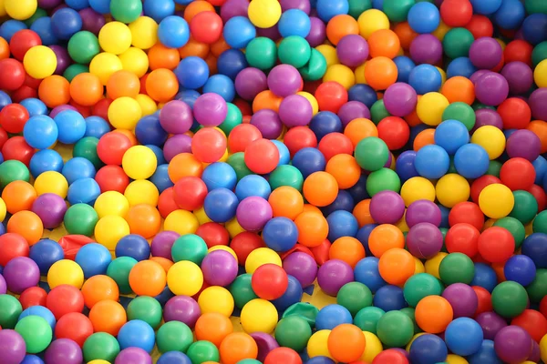 Multi kolorowe jasne kulki plastikowe — Zdjęcie stockowe