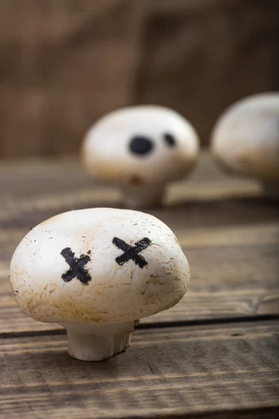 Halloween champignons met ghost gezicht — Stockfoto