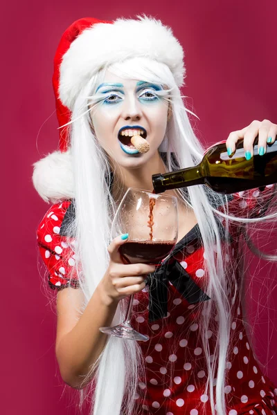 Weihnachtsfrau mit Wein — Stockfoto