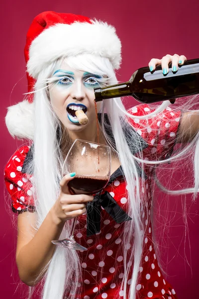 Weihnachtsfrau mit Wein — Stockfoto