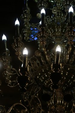 Karanlığı aydınlatan kristal ışık fikstür