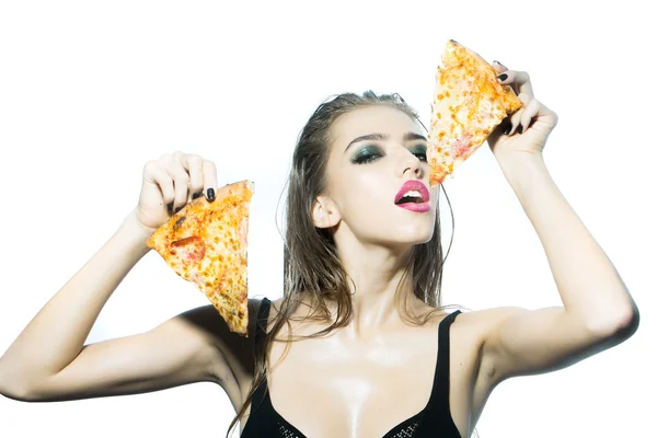 Jong meisje met pizza — Stockfoto