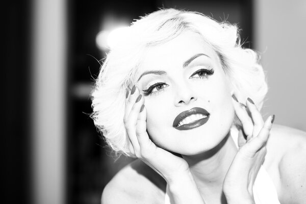 привлекательный портрет женщины
