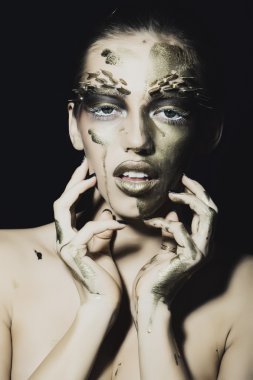 Altın çekici kadın