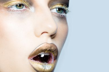 Kabarcık ile altın kadın