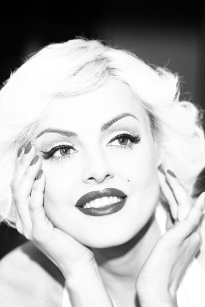 привлекательный портрет женщины
