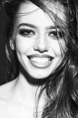 gülümseyen güzel kadın