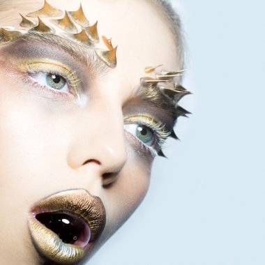 Balonun ağız içinde kadınla