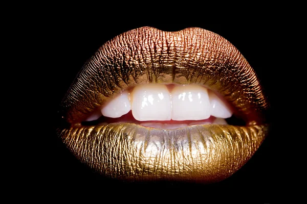 Labios dorados sobre negro — Foto de Stock