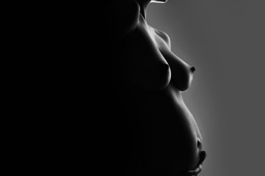 Hamile kız yan görünüm