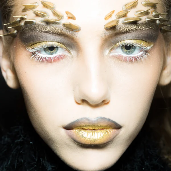Espinho dourado maquiagem feminina — Fotografia de Stock