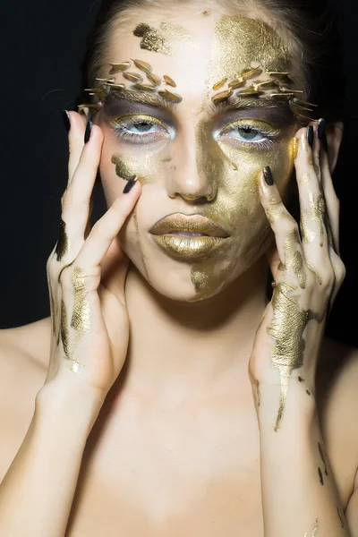 Ouro mulher atraente — Fotografia de Stock