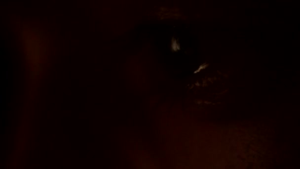 feu aux yeux des hommes 