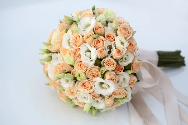 Wedding bouquet on white — Stock Photo, Image