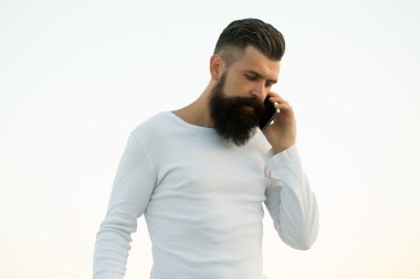 Cep telefonu olan adam.