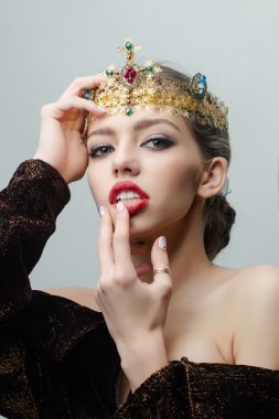 Değerli taç Kraliçe