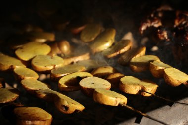 Dumanlı patates şişleri