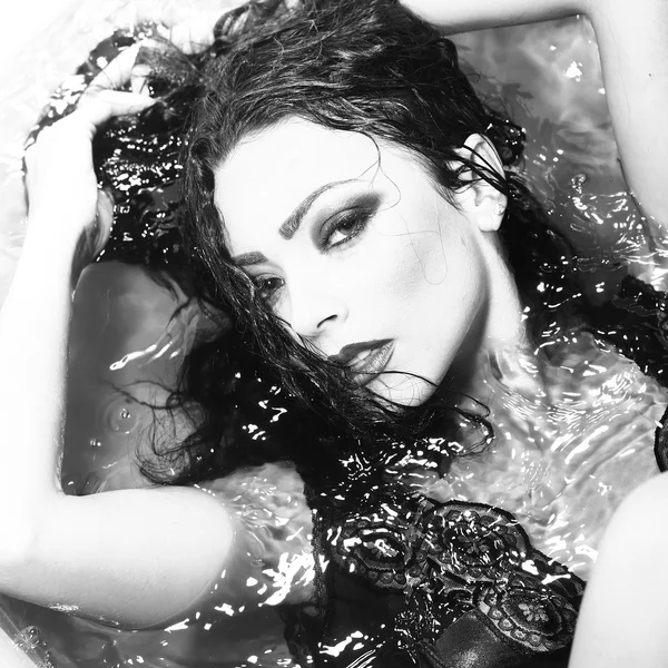 Retrato de mulher na aba banho — Fotografia de Stock