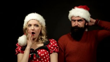 kız ve Noel Baba şapkalı bir adam
