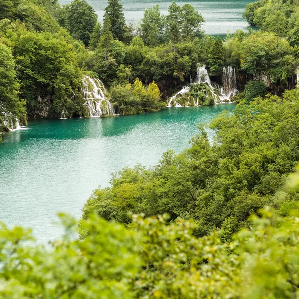 Lakes with cascades among mountains — Stock Photo, Image