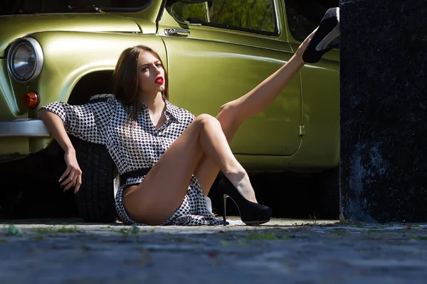 Stylish woman and retro car — Stock Photo, Image