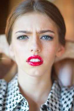 Düşünceli Kadın Portresi