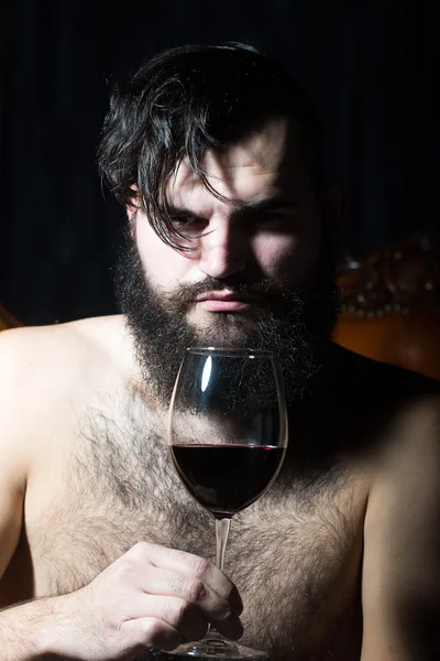 Mann mit Rotwein — Stockfoto
